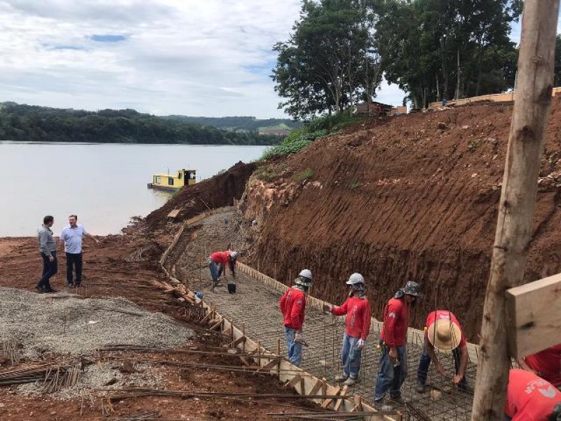 Prefeito e secretário acompanham obras de construção da Praça do Porto ...
